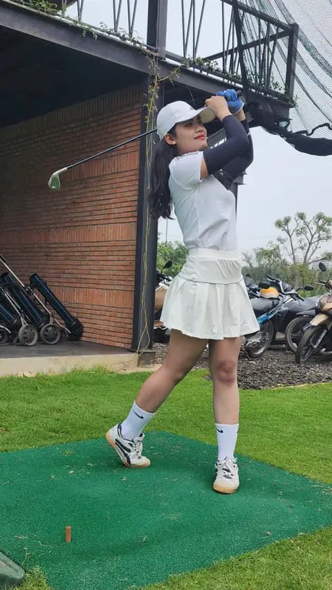 Female student mid-swing (another shot)