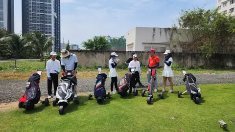 Nhóm cùng xe kéo gậy (bản khác)