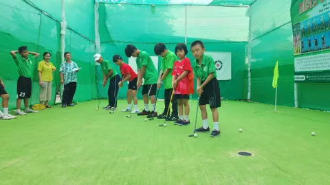 Buổi học putting cho các bé