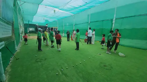 Toàn cảnh khu tập có lưới xanh